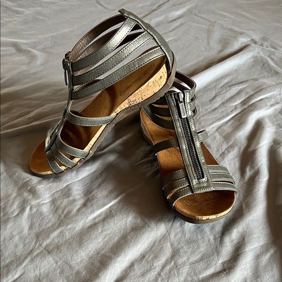 BearPaw Shoes - Bear paw Layla gladiator sandal. Size 9 metallic gray brown.